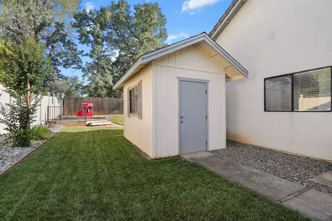 Exterior - 1764 Vinson Dr, Redding, CA 96003 photo 5 of 8