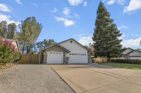 Exterior - 1764 Vinson Dr, Redding, CA 96003 photo 6 of 8