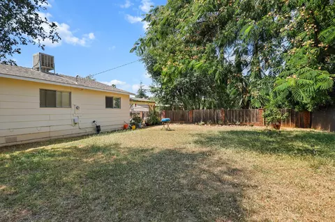 Exterior - 3921 Mercury Dr, Redding, CA 96002 photo 5 of 10
