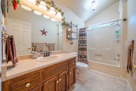 Bath - 15842 Macleod Dr, Redding, CA 96001 photo 2 of 2