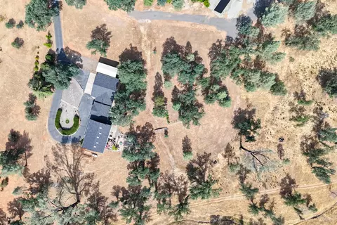View/Area - 15842 Macleod Dr, Redding, CA 96001 photo 4 of 4
