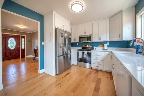 Kitchen - 15842 Macleod Dr, Redding, CA 96001 photo 2 of 3