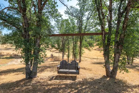 Exterior - 15842 Macleod Dr, Redding, CA 96001 photo 5 of 8