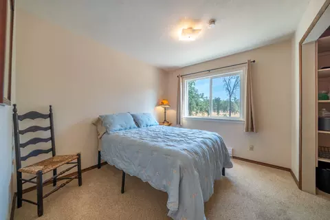 Bedroom - 15842 Macleod Dr, Redding, CA 96001 photo 2 of 3