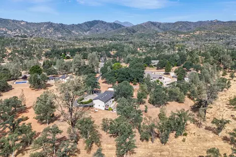 View/Area - 15842 Macleod Dr, Redding, CA 96001 photo 2 of 4