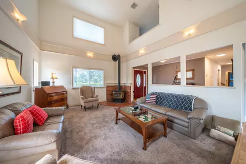 Living - 15842 Macleod Dr, Redding, CA 96001 photo 2 of 4