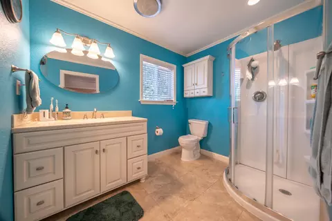 Bath - 15842 Macleod Dr, Redding, CA 96001 photo 1 of 2