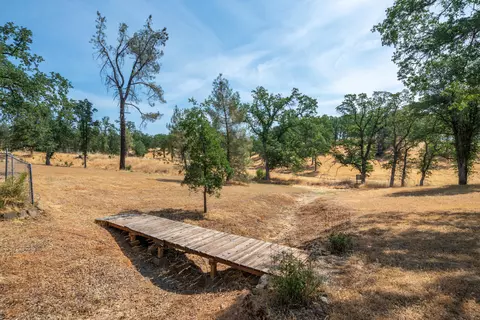 Exterior - 15842 Macleod Dr, Redding, CA 96001 photo 7 of 8