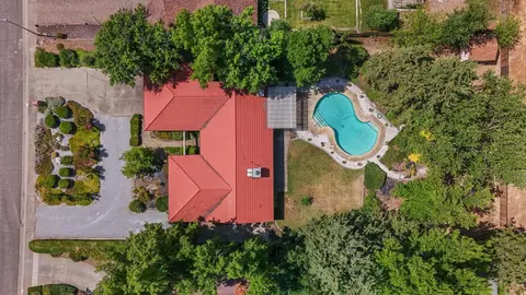 6136 Riverside Dr, Redding, CA 96001