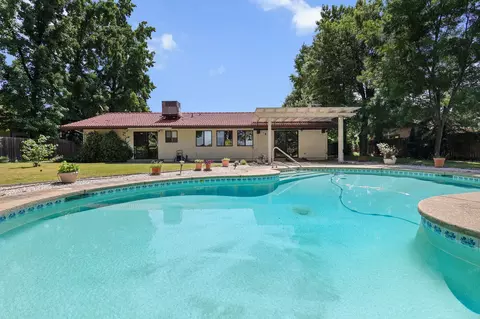 6136 Riverside Dr, Redding, CA 96001 photo 4