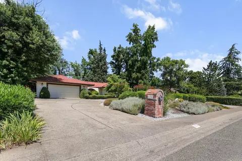 6136 Riverside Dr, Redding, CA 96001 photo 2