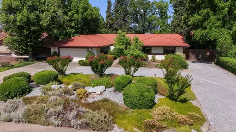 6136 Riverside Dr, Redding, CA 96001 photo 3