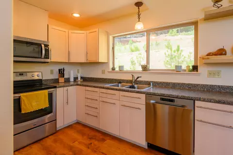 Kitchen - 300 Dirt Rd, Lewiston, CA 96052 photo 2 of 4