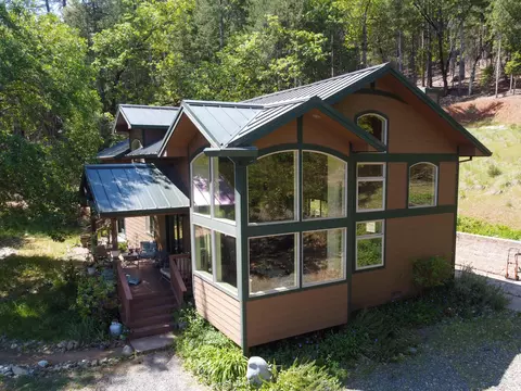 300 Dirt Rd, Lewiston, CA 96052