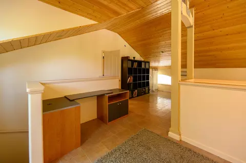 Entry Way - 300 Dirt Rd, Lewiston, CA 96052 photo 4 of 5