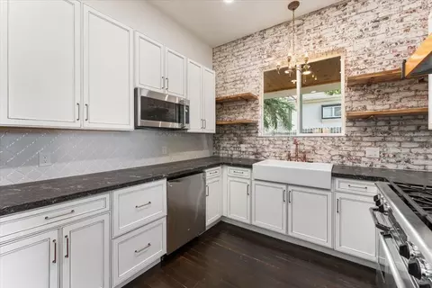 Kitchen - 1764 Chestnut St, Redding, CA 96001 photo 2 of 5