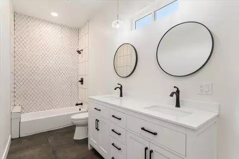 Bath - 1764 Chestnut St, Redding, CA 96001 photo 4 of 6