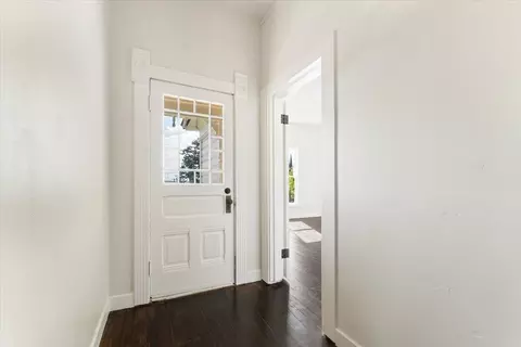 Entry Way - 1764 Chestnut St, Redding, CA 96001 photo 5 of 6