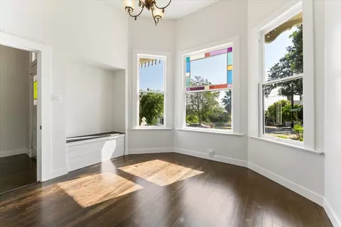 Living - 1764 Chestnut St, Redding, CA 96001 photo 6 of 11