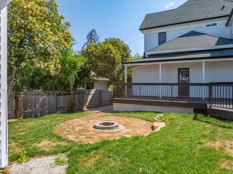 Exterior - 1764 Chestnut St, Redding, CA 96001 photo 22 of 27