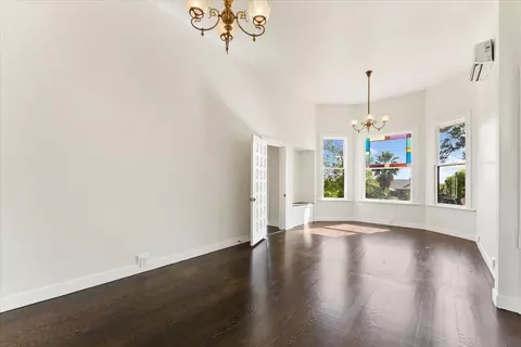Living - 1764 Chestnut St, Redding, CA 96001 photo 9 of 11