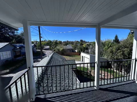 Exterior - 1764 Chestnut St, Redding, CA 96001 photo 5 of 27