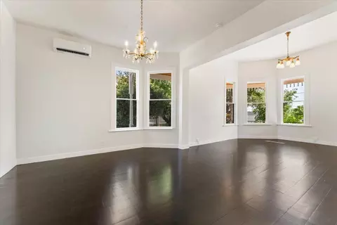 Living - 1764 Chestnut St, Redding, CA 96001 photo 4 of 11