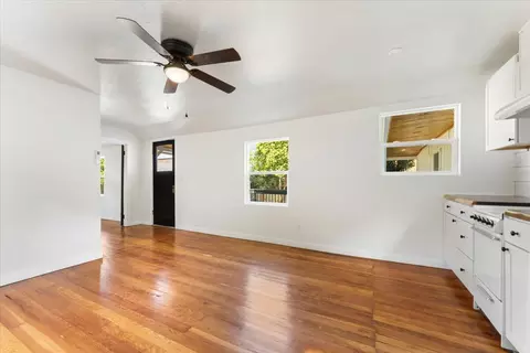 Living - 1764 Chestnut St, Redding, CA 96001 photo 10 of 11