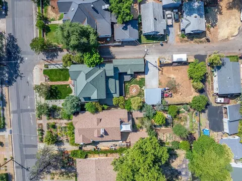 View/Area - 1764 Chestnut St, Redding, CA 96001 photo 3 of 6