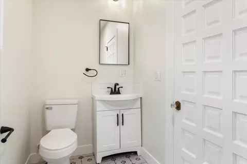 Bath - 1764 Chestnut St, Redding, CA 96001 photo 1 of 6