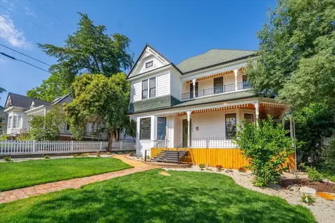 Exterior - 1764 Chestnut St, Redding, CA 96001 photo 23 of 27