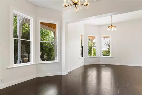 Living - 1764 Chestnut St, Redding, CA 96001 photo 3 of 11