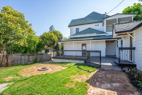 Exterior - 1764 Chestnut St, Redding, CA 96001 photo 12 of 27
