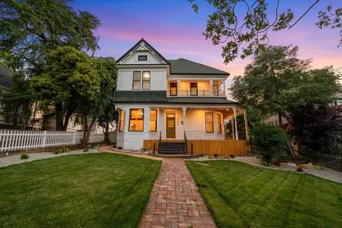 1764 Chestnut St, Redding, CA 96001