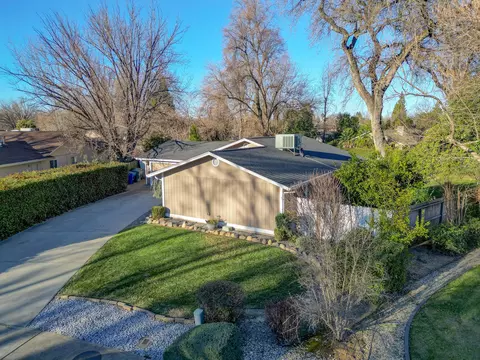 2856 Gunn Ct, Redding, CA 96001 photo 2