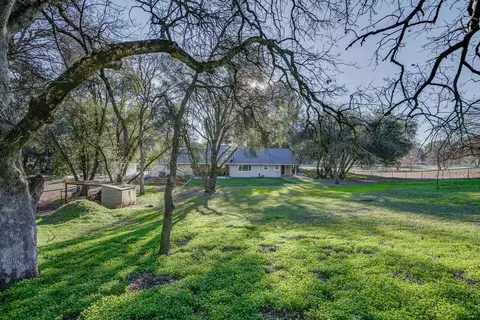 Exterior - 14300 Molluc Dr, Red Bluff, CA 96080 photo 5 of 16
