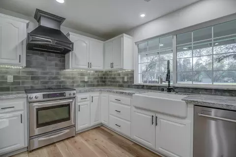 Kitchen - 14300 Molluc Dr, Red Bluff, CA 96080 photo 2 of 5