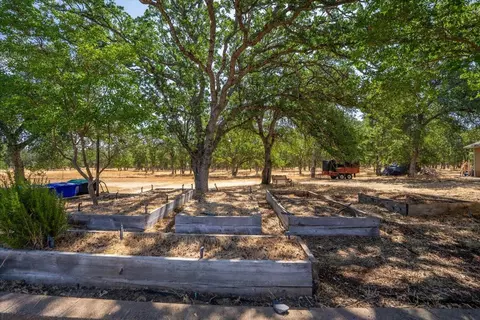 Exterior - 13185 Montecito Rd, Red Bluff, CA 96080 photo 9 of 11