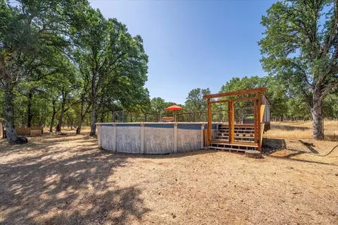 Exterior - 13185 Montecito Rd, Red Bluff, CA 96080 photo 6 of 11