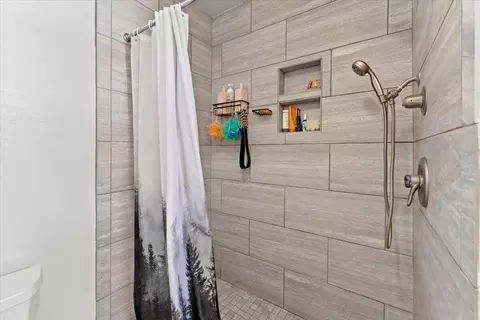 Bath - 13185 Montecito Rd, Red Bluff, CA 96080 photo 2 of 3