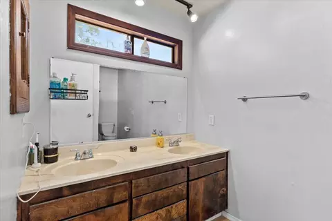 Bath - 13185 Montecito Rd, Red Bluff, CA 96080 photo 1 of 3