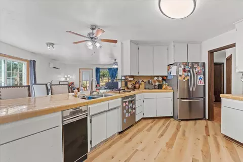 Kitchen - 13185 Montecito Rd, Red Bluff, CA 96080 photo 4 of 4