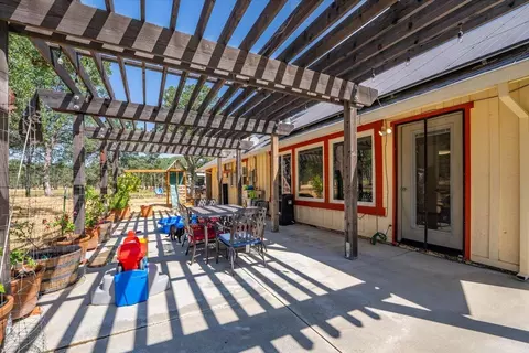 Exterior - 13185 Montecito Rd, Red Bluff, CA 96080 photo 2 of 11