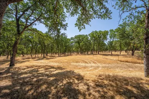 Exterior - 13185 Montecito Rd, Red Bluff, CA 96080 photo 10 of 11