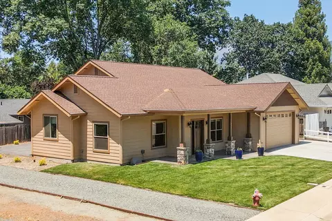 220 Fairway Dr, Weaverville, CA 96093
