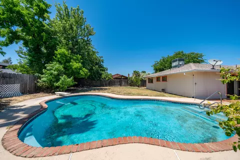 2683 Starlight Blvd, Redding, CA 96001 photo 2
