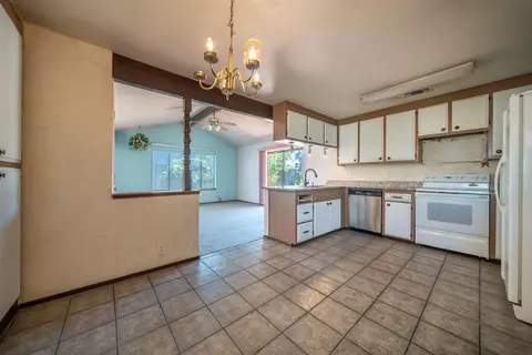 2683 Starlight Blvd, Redding, CA 96001 photo 8