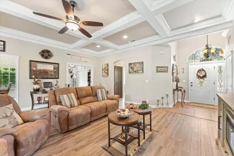Entry Way - 1750 Player Ct, Redding, CA 96003 photo 2 of 4