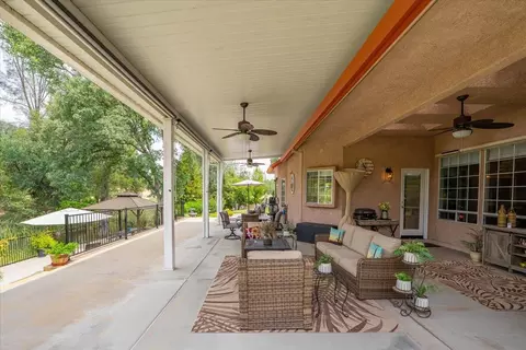 Exterior - 1750 Player Ct, Redding, CA 96003 photo 5 of 22