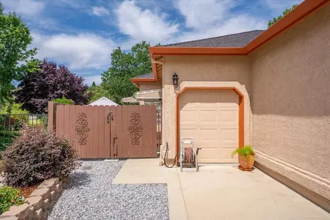 Exterior - 1750 Player Ct, Redding, CA 96003 photo 21 of 22